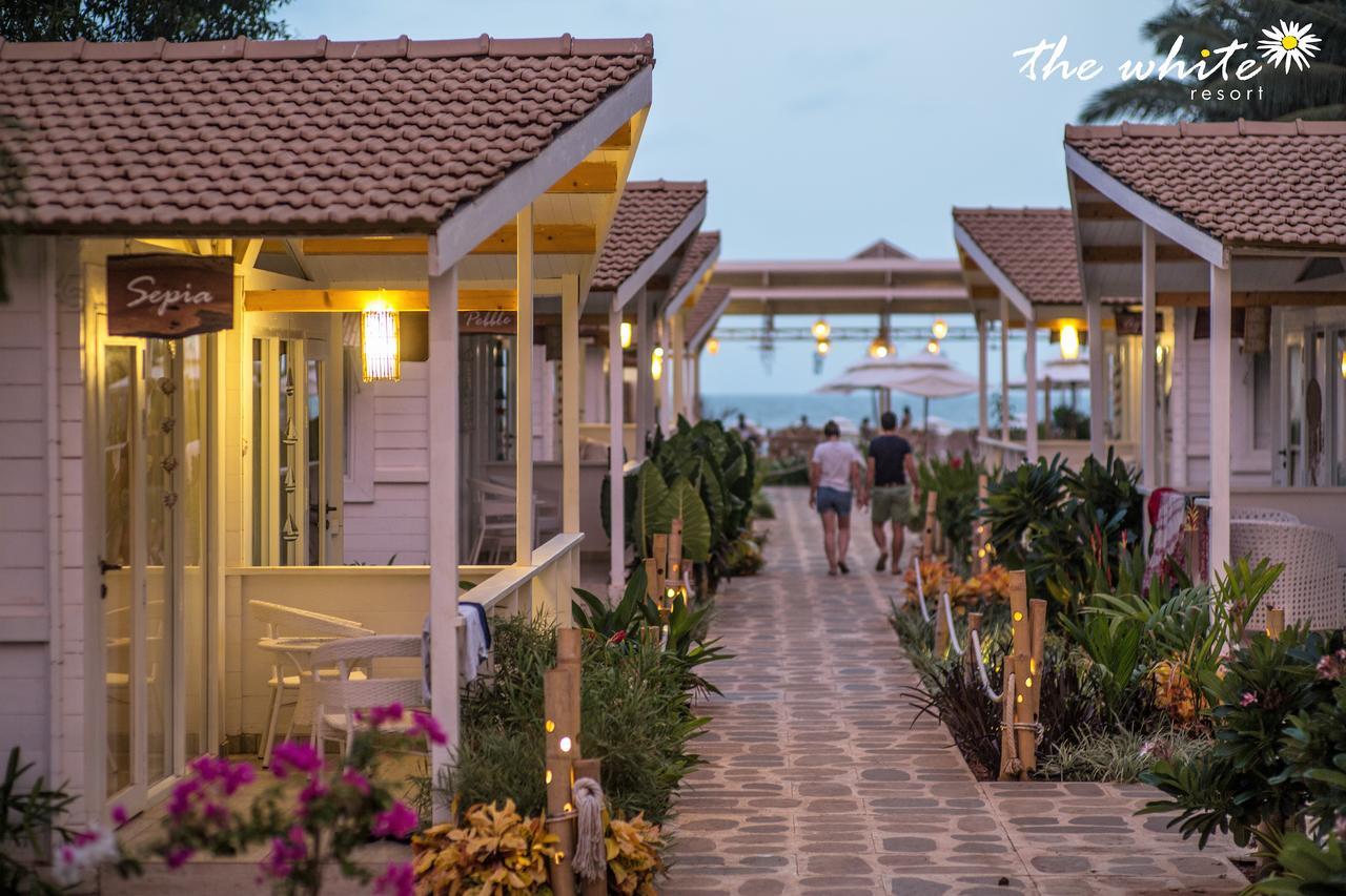 The White Resort Agonda Exterior photo
