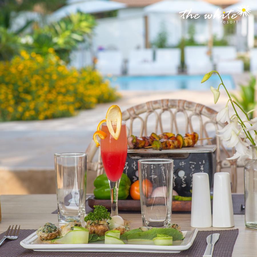 The White Resort Agonda Exterior photo
