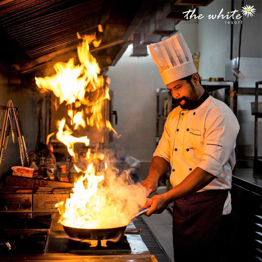 The White Resort Agonda Exterior photo