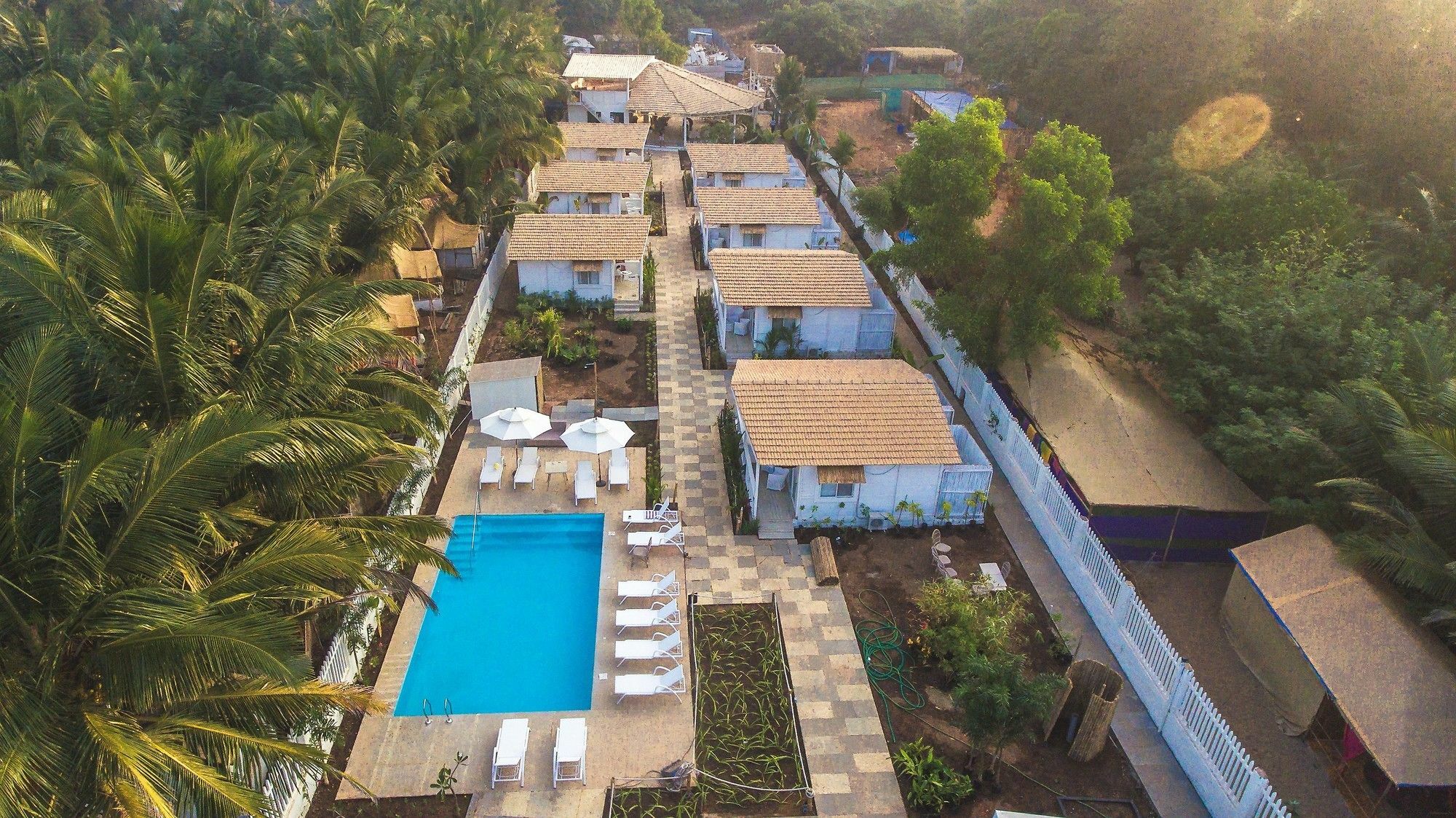 The White Resort Agonda Exterior photo